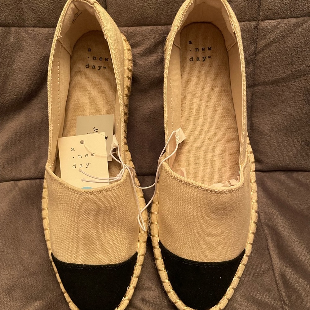 Women’s Maggie cream slip ons